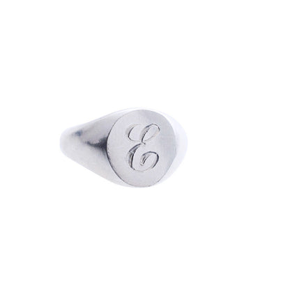 handmade sterling silver plain oval signet ring, highlighting its sleek design and craftsmanship.