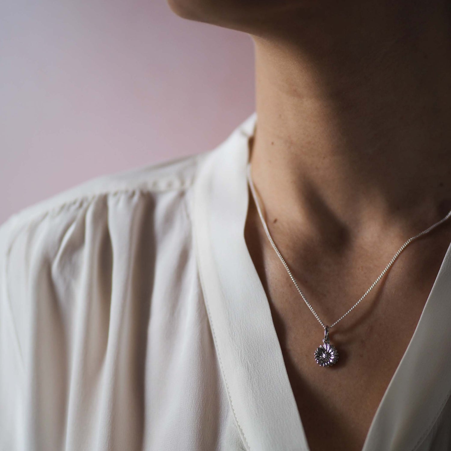 Daisy necklace in silver and gold