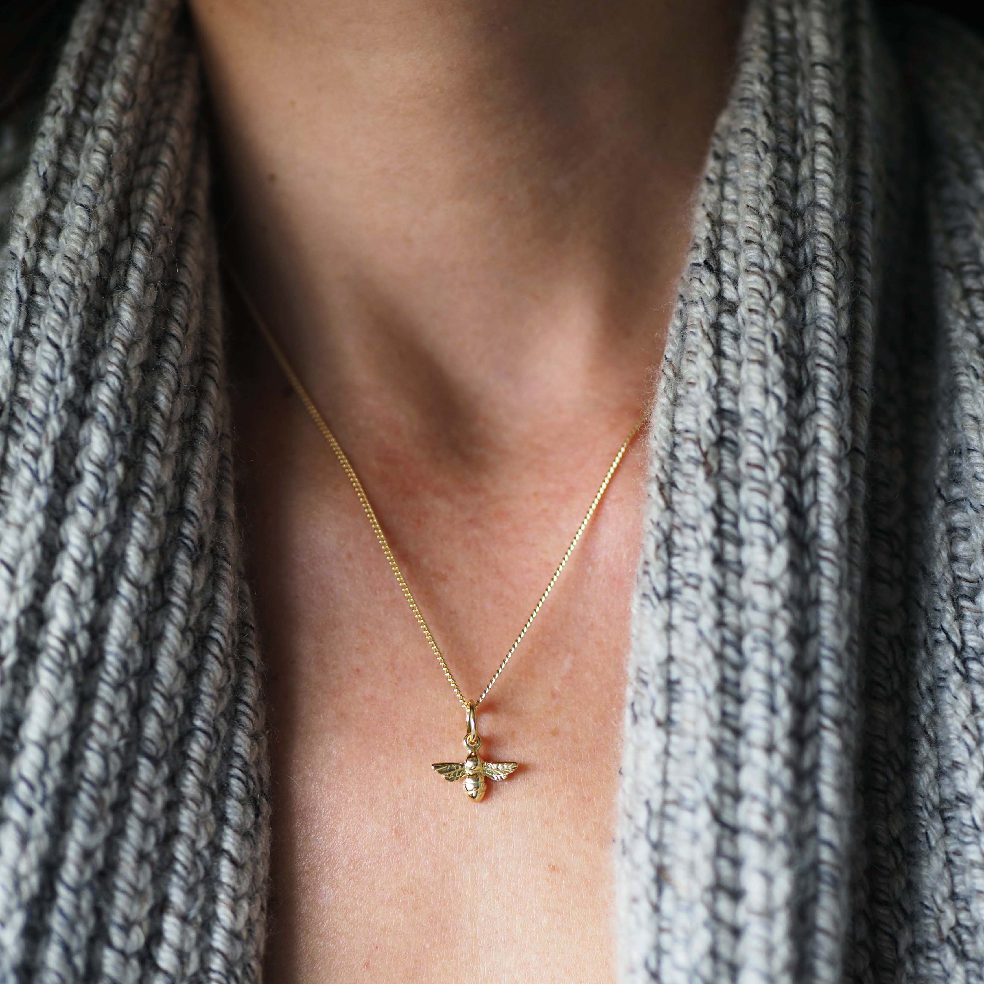 Bee Necklace in 18ct Solid Gold, available in Yellow, White, and Rose Gold – Elegant Nature-Inspired Jewellery Piece.