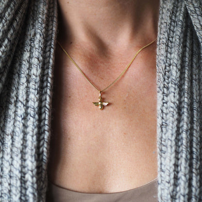 Bee Necklace in 18ct Solid Gold, available in Yellow, White, and Rose Gold – Elegant Nature-Inspired Jewellery Piece.