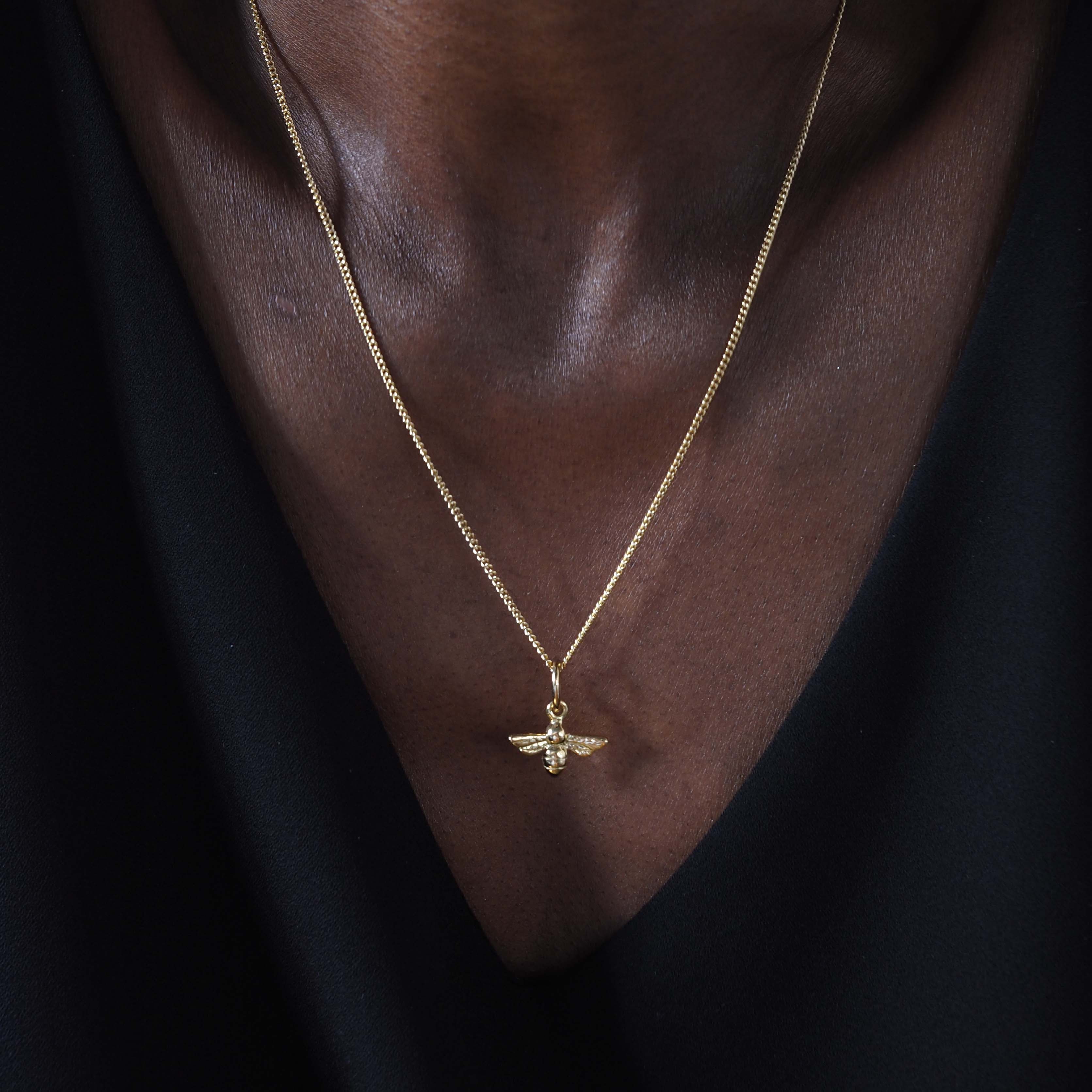 Bee Necklace in 18ct Solid Gold, available in Yellow, White, and Rose Gold – Elegant Nature-Inspired Jewellery Piece.