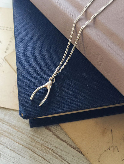 Wishbone necklace in 9ct solid gold